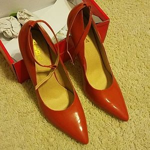 Hook'em Horns! UT orange PUMPS!