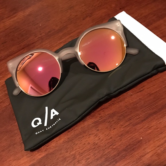 Quay Australia Accessories - QUAY Australia Harlem Sunglasses pink/grey