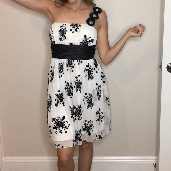 White and black casual dress