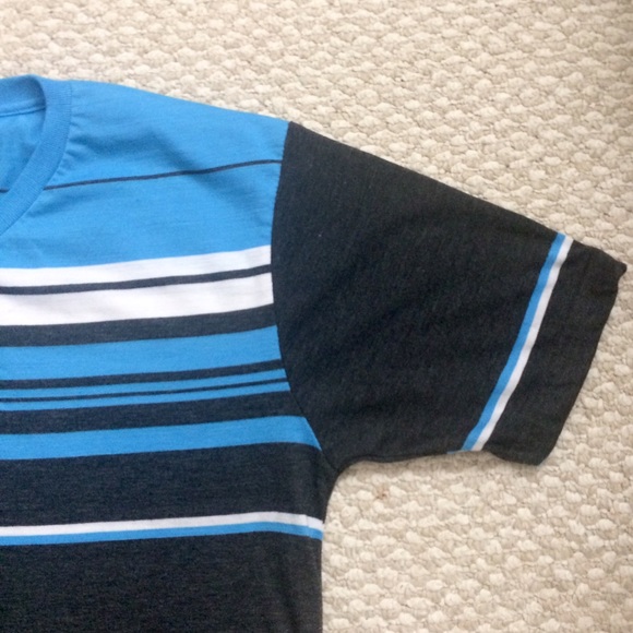 Men's V-neck short sleeve tee shirt - M - Picture 3 of 3