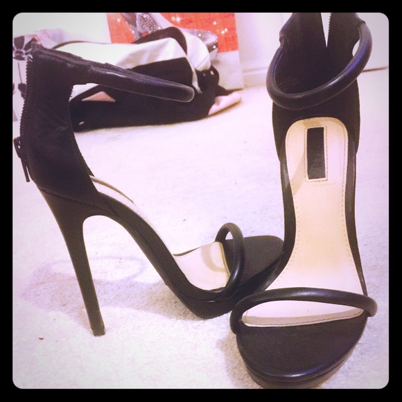 Black F21 heels - Picture 1 of 3