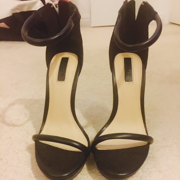 Black F21 heels - Picture 2 of 3