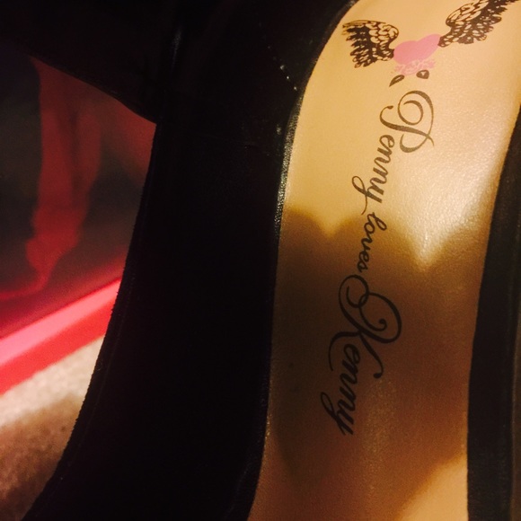 Black heels - Picture 3 of 3