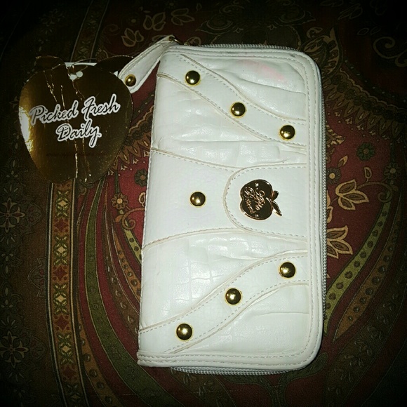 Apple Bottoms Handbags - 🚨Final Price🚨 Apple Bottoms Wallet