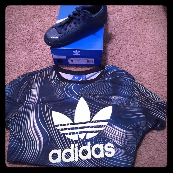 ADIDAS SUPERSTARS W/MATCHING SHIRT✨💙