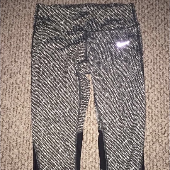 Nike Cropped Leggings