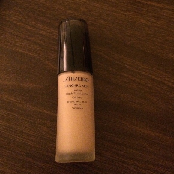 Shiseido synchro skin lasting liquid foundation