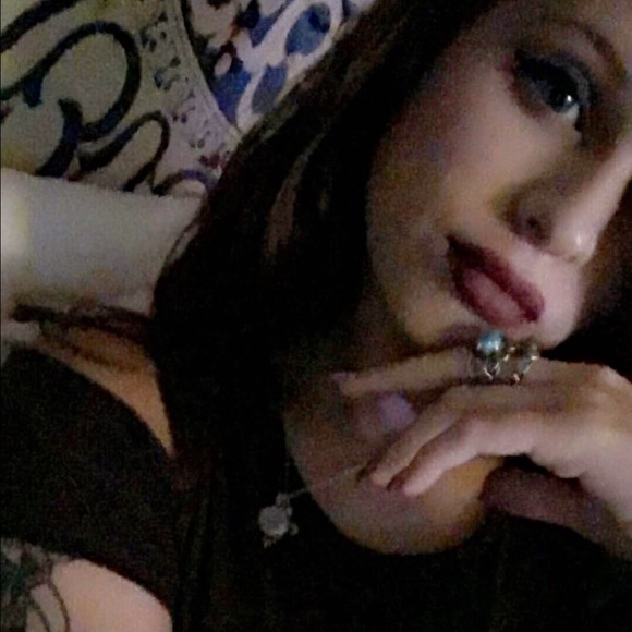 Meet your Posher, Dee