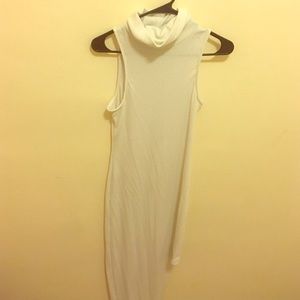 Long sleeveless dress