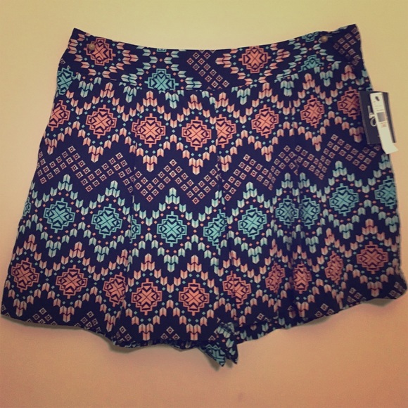 NWT Never Worn Multicolored Pleated shorts! - Picture 1 of 4