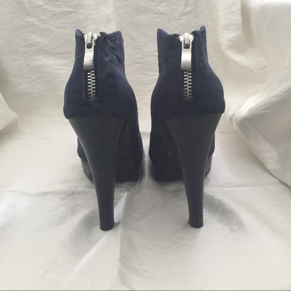 Heels - Picture 2 of 4