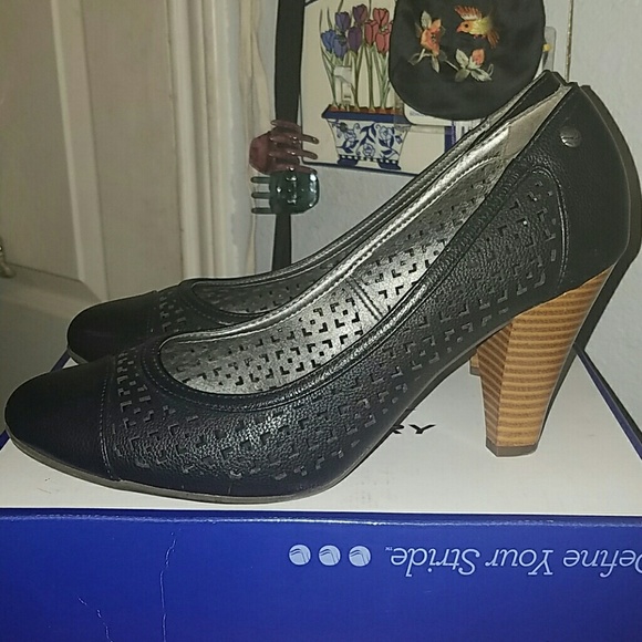 Life Stride Shoes - !HOST PICK! Life Stride Velocity heels