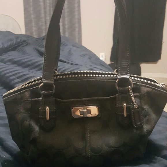 Small Coach purse - Picture 2 of 2