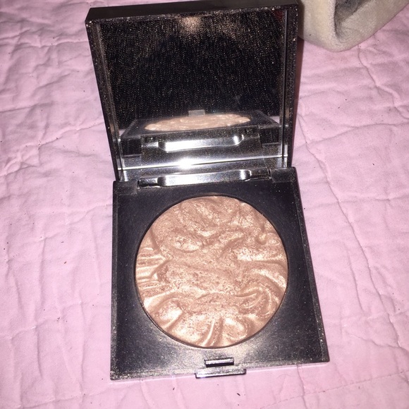 Laura mercier face highlighter