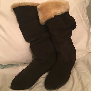 Cougar chocolate brown suede boots
