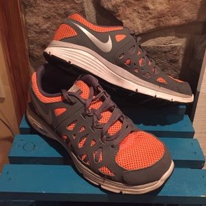 Boys Nike Dual Fusion 2 size 7y