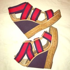 SPLENDID Klever Red, Blue, Biege Wedges