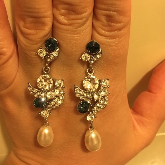 Swarovski Crystal with Pearl Earrings - Picture 2 of 3