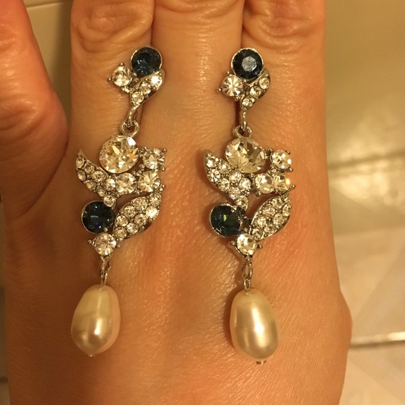 Swarovski Crystal with Pearl Earrings - Picture 3 of 3