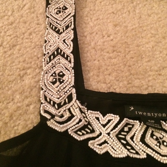 black beaded boulder strap tank top - Picture 2 of 4