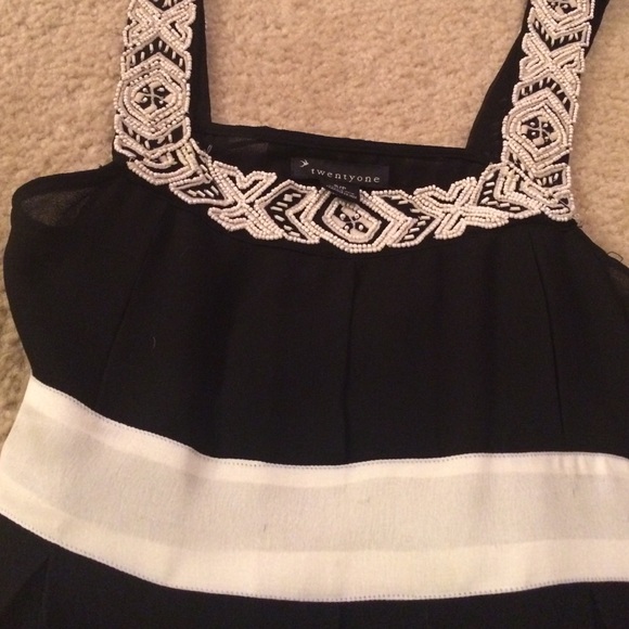 black beaded boulder strap tank top - Picture 3 of 4