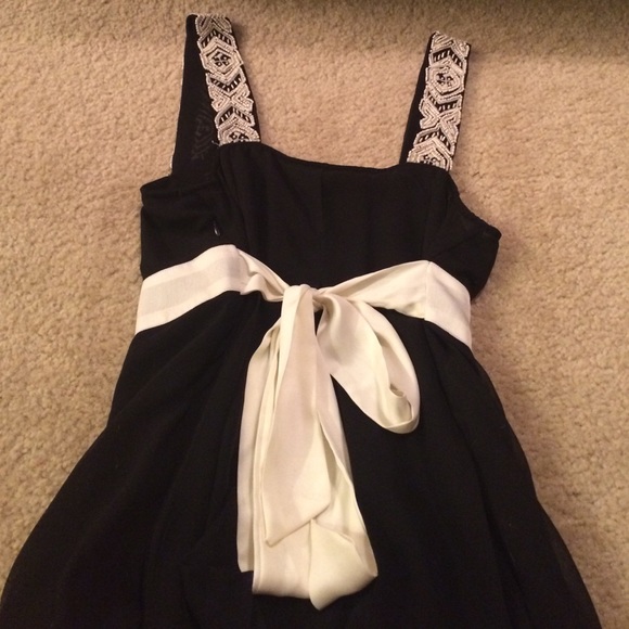 black beaded boulder strap tank top - Picture 4 of 4