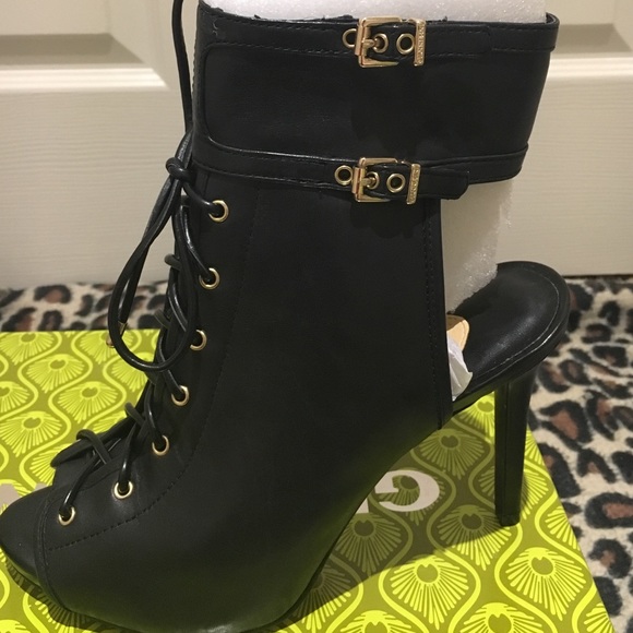 Gianni Bini Black Zip up booties - Picture 2 of 4