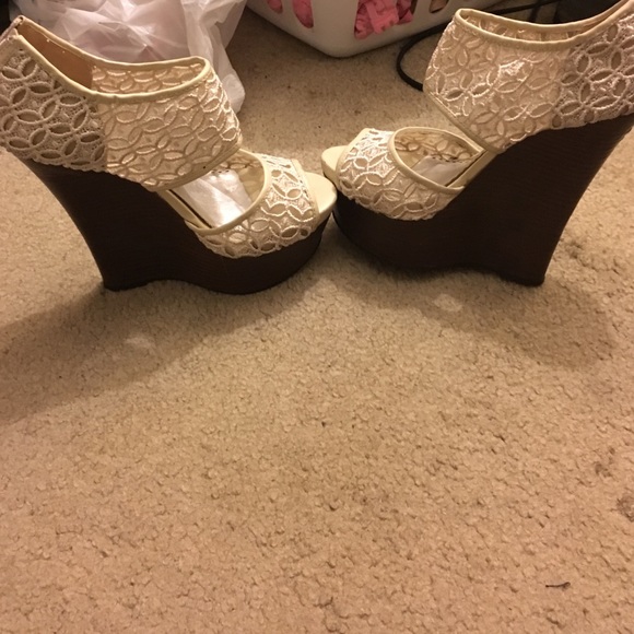 Bebe heels - Picture 3 of 4