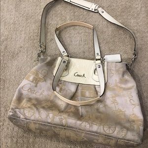 Coach Purse (Super fun Horse/Carriage print!)