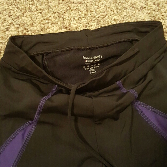 Sweaty betty black with purple side accent legging