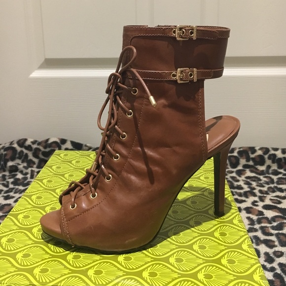 Gianni Bini Zip up Ankle Booties - Picture 2 of 4