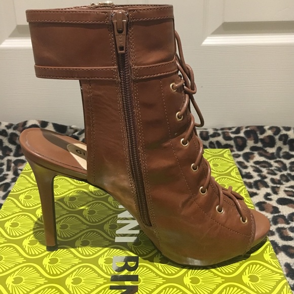 Gianni Bini Zip up Ankle Booties - Picture 3 of 4
