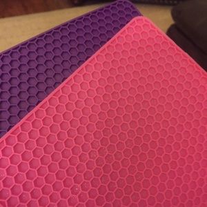 Makeup brush cleaning mat