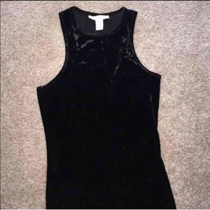 Black velvet bodycon midi dress !