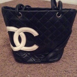 Black and white leather CHANEL purse