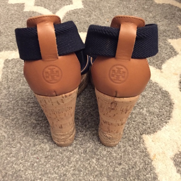 Tory Burch Navy Wedges. Super comfy! Size 7 - Picture 3 of 4