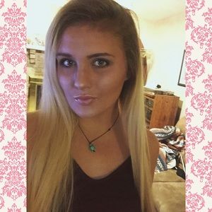 Meet your Posher, Elise