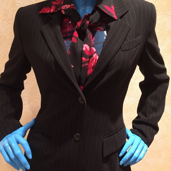 Ann Taylor blazers Size 4 & 6 - Picture 2 of 4