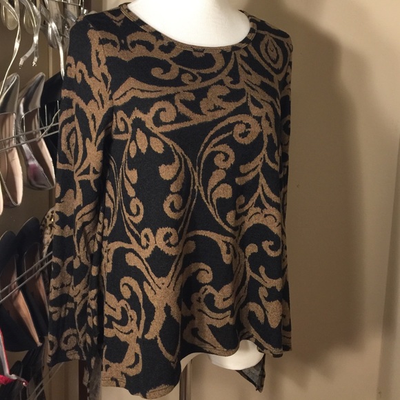 Black and Tan Print Sweater - Picture 3 of 3