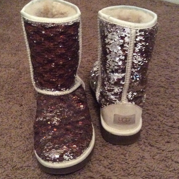 Color changing UGG boots