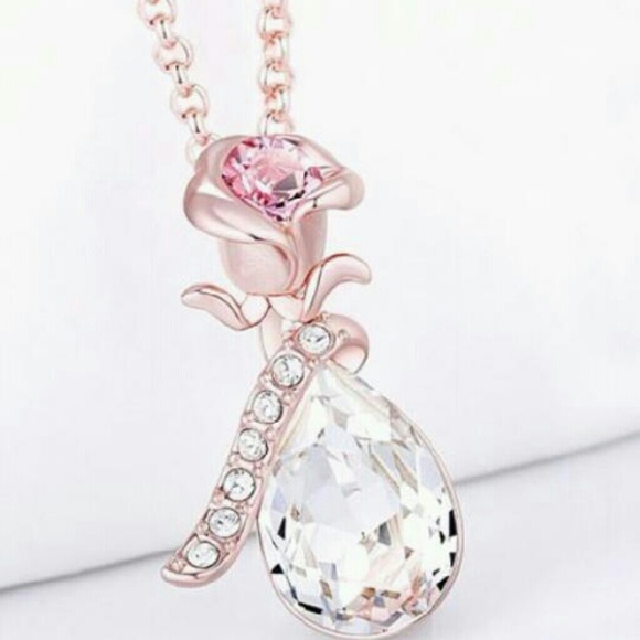 Absolutely Gorgeous Rose Pendent Necklace. - Picture 1 of 2