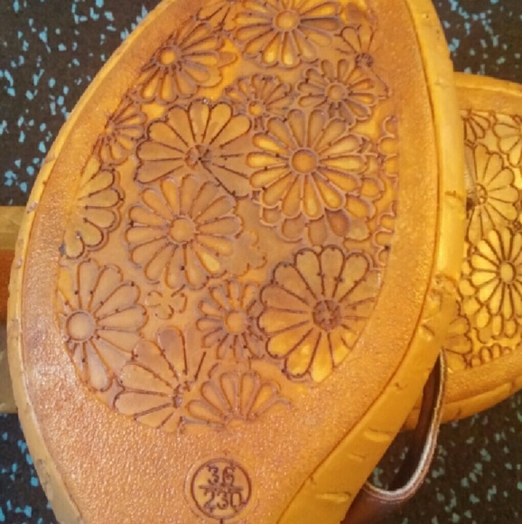 Bronze, jeweled wedge/sandal..... - Picture 2 of 3