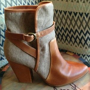 Paris Hilton - Ankle Booties