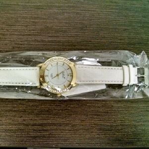 Women's white leather fashion watch