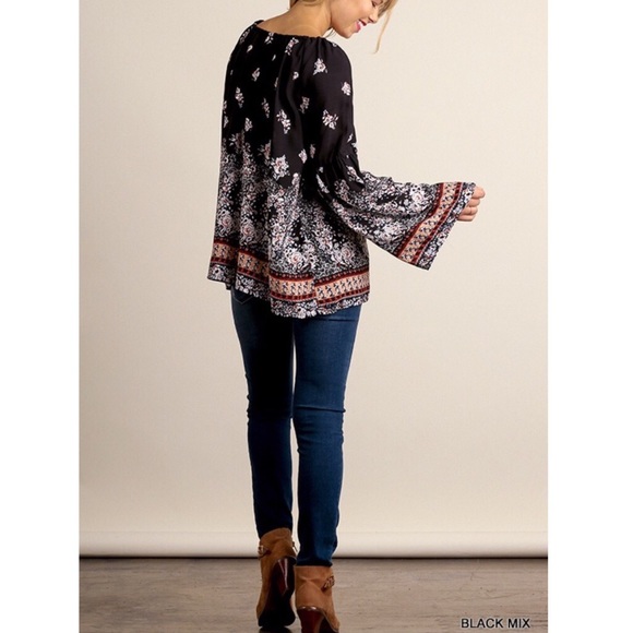 ❗️SALE❗️Front lace tie floral bell sleeves top - Picture 3 of 4