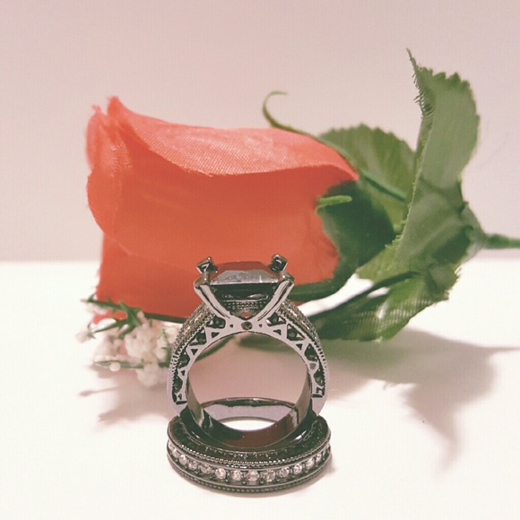 Black and Dimond two band ring **Not real Stones**