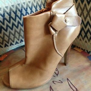 Guess heels/booties
