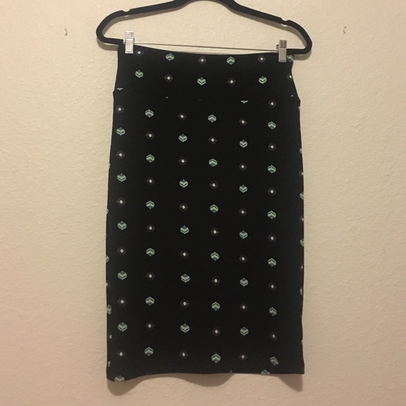 Small LuLaRoe Holiday Print Cassie