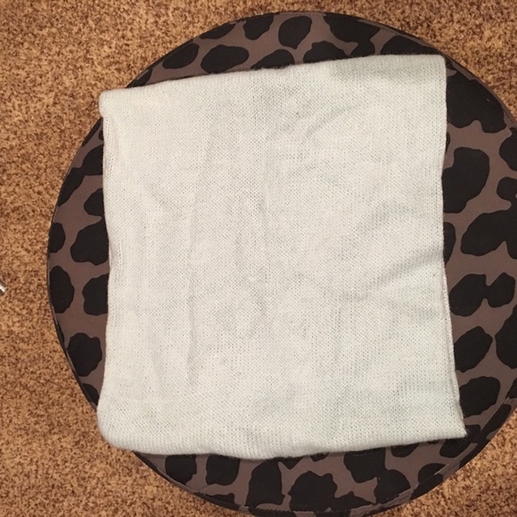 ⚡️3 for &10 SALE Mint green mini infinity scarf - Picture 2 of 3