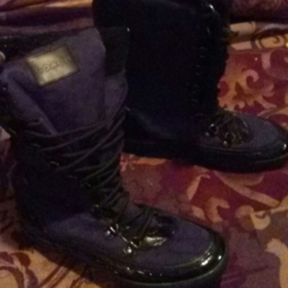 ..SOLD!!!!!!Signature snow boots